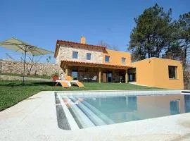 Moderne Ferienvilla Für 10 Personen In Cossourado