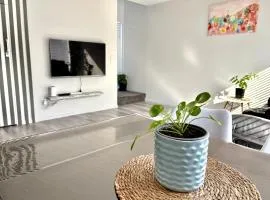 2 Bedroom townhouse with garage close to Hagley Park, Westfield Mall, Railway Station, Hospital and Wolfbrook Arena