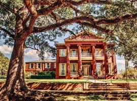Magnolia Hall - The Britton Suite - King Suite, hotel in Natchez