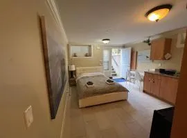 Private Guesthouse Next to Mall & Skytrain