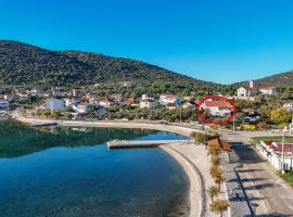 Apartments Deni, khách sạn ở Vinišće