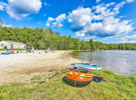 Pocono Lake에 위치한 호텔 Waterfront Arrowhead Lake Retreat w/ Resort Perks!