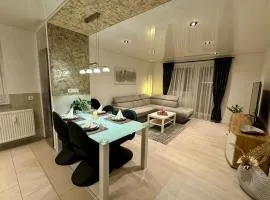 Zentrumsnahe 2-Zimmer FeWO mit Balkon, Garage, Nahe ÖPNV für 4 Personen