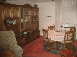 Große Ferienwohnung Mit Balkon Und Garten, hôtel à Steinen