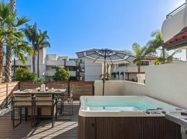 Steps to Beach Hot Tub Private Patio 259 Trailhead Trestles 3 by AvantStay, hotel v destinaci San Clemente