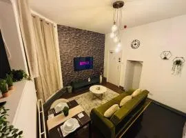 City Centre Apartments, 4 Beds, Sleeps 6, Prime Location