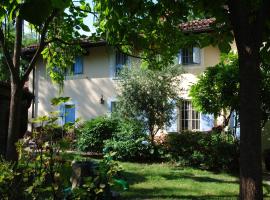Alle Rive Bed'n'Books Apt, guest house in Calamandrana