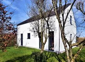 Holiday home in peaceful setting and large garden