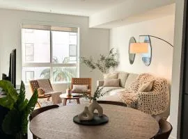 Luxury 1BDR centrally located in Hollywood