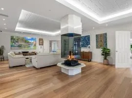 Wilderness Waters Grand Estate with Private Pool and Tennis Court