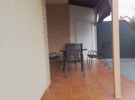 Holiday Homes in Balatonmariafürdo 48114, hotel v destinaci Balatonmáriafürdő