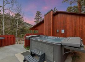 Cabin 2- Two BR Cabin w Hot Tub, Hotel in Estes Park
