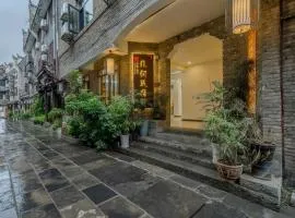 Phoenix Geometry Light Accommodation