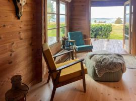 Log Cabin With Views Of Isefjorden, hotel a Rønø
