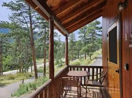 Cabin 8-Cozy King Loft Cabin 5 Min to RMNP