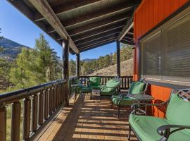 Cabin 9- Spacious cabin- 4 King beds- 2 baths, Hotel in Estes Park