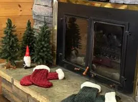 Cabin 9- Spacious cabin- 4 King beds- 2 baths