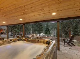 Cabin 12 - Spacious & Updated -Hot Tub & King Beds
