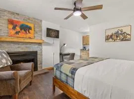 Cabin15 - King bed Hotel Style Unit