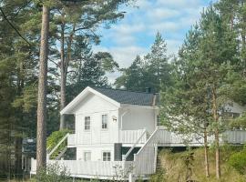 House With Forest And Beachside Location In Åhus, hotel i Åhus