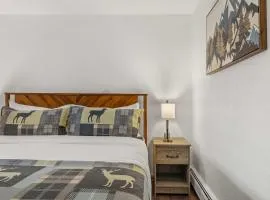 Cabin 17 - King Bed New Kitchen & Bath