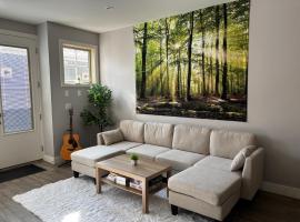 Nature Home Near Downtown and 17th Avenue, hostal o pensi&oacute;n en Calgary