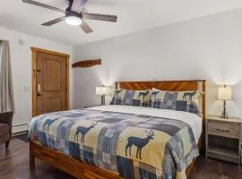 Cabin 19- King Studio Gorgeous views Hotel Style