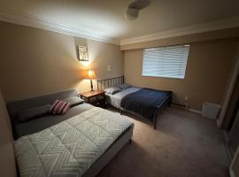 North Delta Guest House - Scott Rd & Rapid Transit - Airport 20 Min - Free Parking & Fast Wi-Fi, hotel i Delta