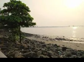 Seaface Bldg1BHK Luxe service flat, Mumbai