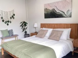 Central Nakhon Pathom 2BR Townhouse with AC & Kitchen