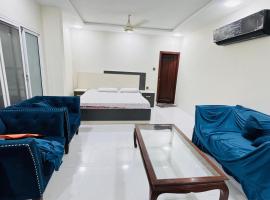 Luxury 1BR Apartment in Sukkur & River View Balcony Near Military Road-2nd, luxe hotel in Sukkur