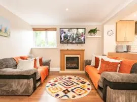 Spacious 3BR House Garden Parking -Mins to Tube - Pass the Keys