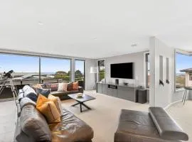 Manna Heaven Luxury Coastal Retreat with Pool