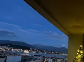 Très bel appartement avec terrasse de 87m2 avec une superbe vue panoramique sur la baie d Ajaccio