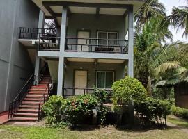 Suki Beach Resort Standard Aircon Room D, hotel v destinaci Santa Magdalena