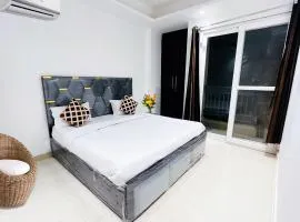 Hotel 24 Stay - Near Max Hospital