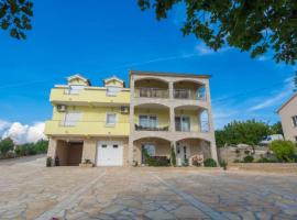 Holiday House BALEN with Swimming Pool, hotel u gradu Benkovac