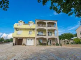 Holiday House BALEN with Swimming Pool