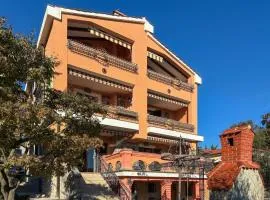 Awesome Apartment In Opric With House Sea View