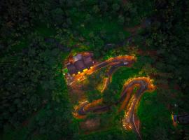 Achutham Cottages Wayanad by VOYE HOMES - Nature Luxe near Banasura Dam, καταφύγιο σε Padinjarathara