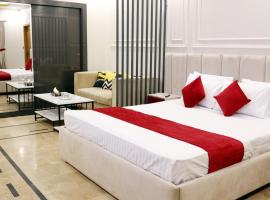 Holiday One Hotel & Suites - Gulshan-4، فندق في كراتشي