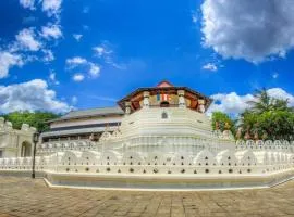 Kandy Cultural Tour Temple of the Sacred Tooth relic & Ultimate Temples