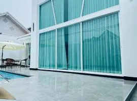 Pattaya Downtown Pool Villa