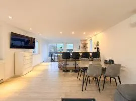 Modernes Haus direkt am Rhein