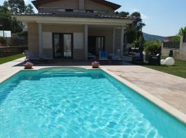 Villa Alba cerca de Sitges, hotel u gradu Canyelles