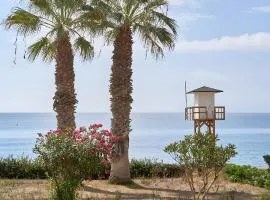 Seafront Garden and Sea views