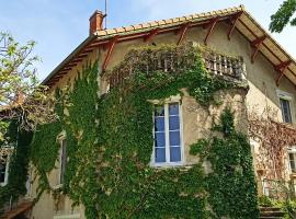 Chambre d'hôtes Park des Collines - Gîte، فندق في Génissieux