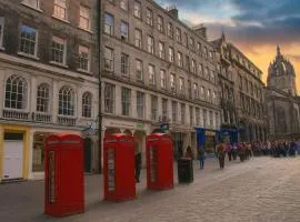 Be in the front row - Royal Mile 3 bedroom apartment