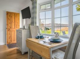 11 Priory Cottages, cottage with lake access on Windermere, hotel in Windermere