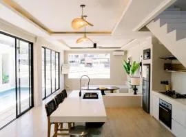 Stylish Canggu Villa 4BR with Ricefield View